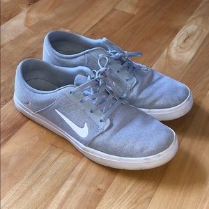 Nike Men’s grey casual shoes